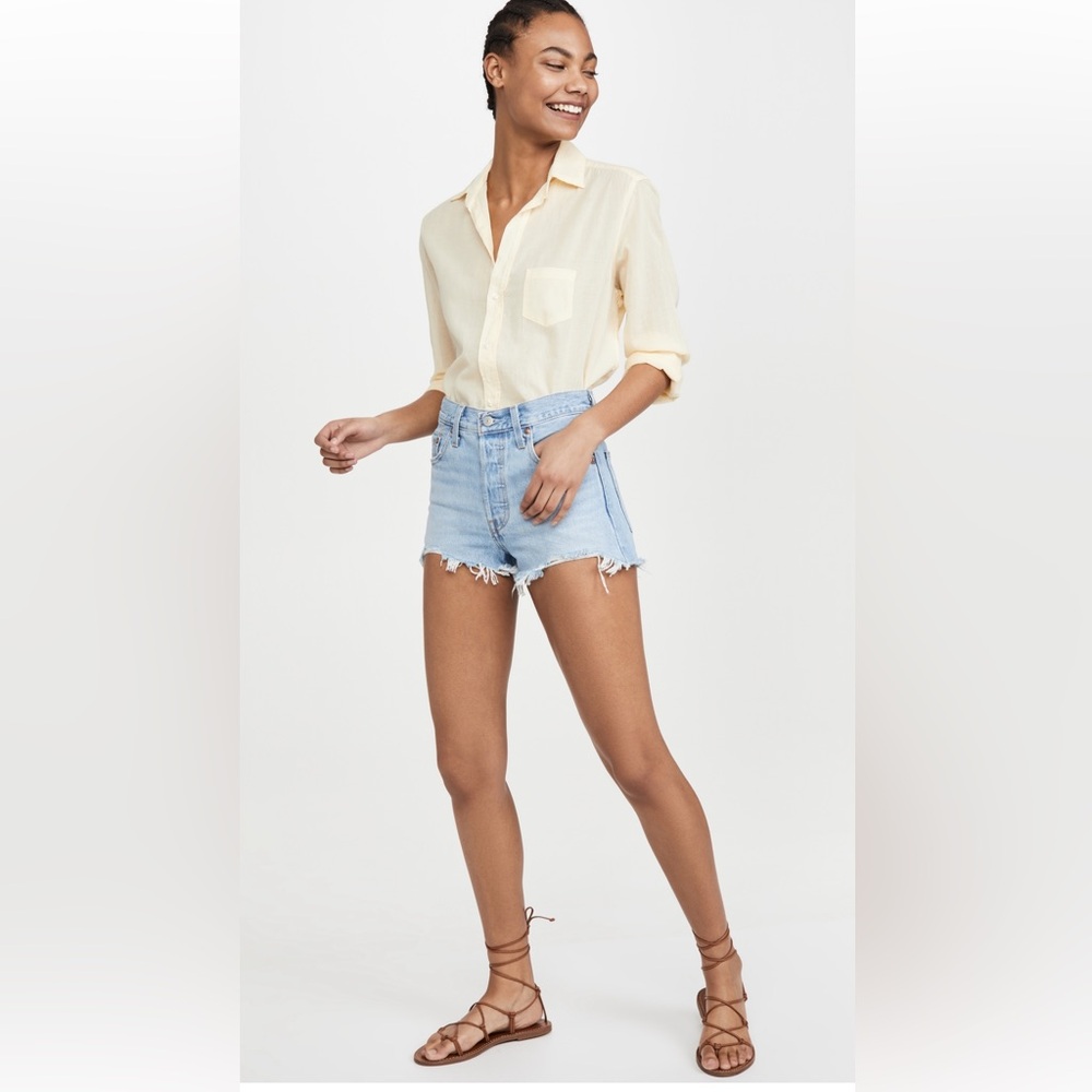 NWT Levi's Light Blue Jean Shorts in Luxor Heat